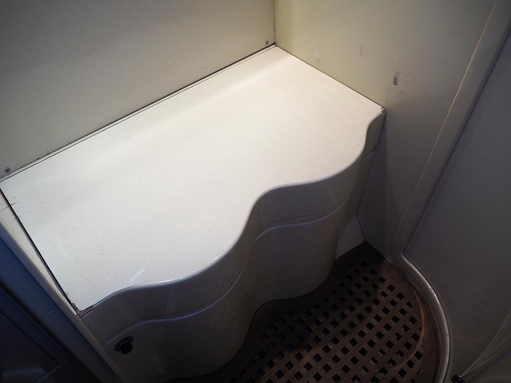 Saloon, Accommodation